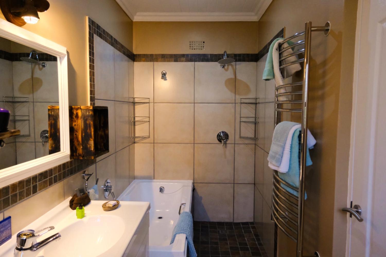 Bwhale Guest House B&B Найсне Экстерьер фото